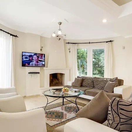 Sleeps 10 Pool Air Con Wifi T334501 カルカン